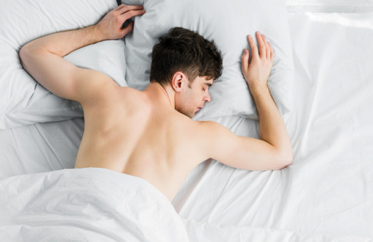 Защо е важно да спим голи?
