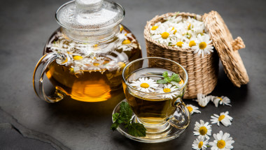 Чай от мента и лайка срещу есенно главоболие