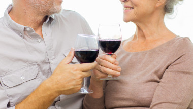Приемът на алкохол след 50 г. повишава риска от деменция