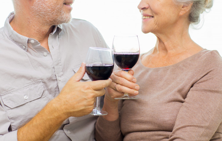 Приемът на алкохол след 50 г. повишава риска от деменция