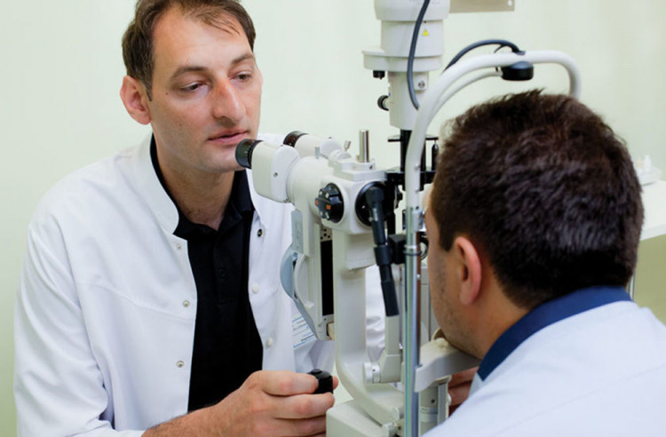 Доц. д-р Алек Топов: С помощта на метална нишка лекуваме катарактата