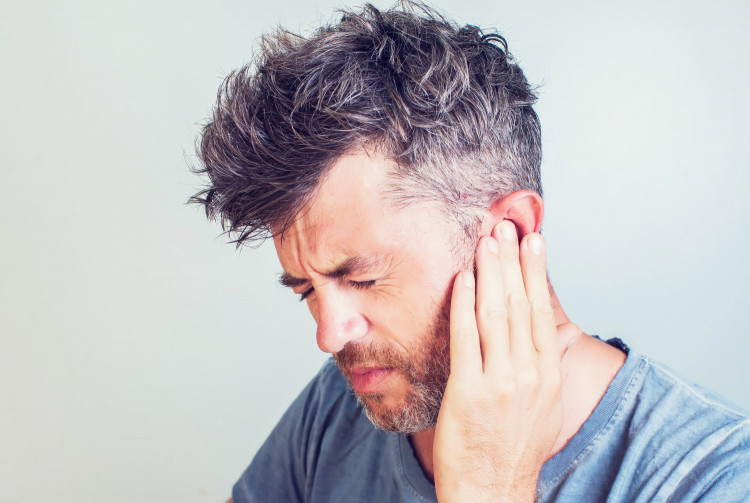 10 начини да отпушите заглъхнали уши бързо и безопасно