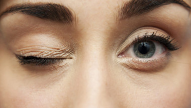 Лекарите разкриха какви опасни заболявания крие трептенето на окото