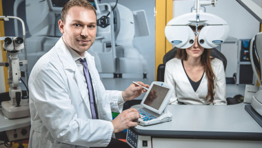 Д-р Димитър Голев: „Мушичките” в очите са опасен симптом