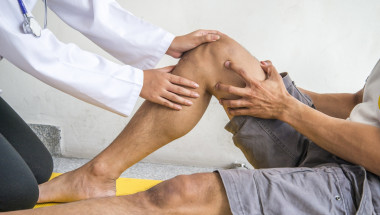 Какво плаща Здравната каса при смяна на колянната става?