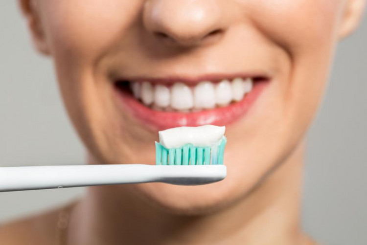 Експерти препоръчаха нестандартен метод за миене на зъби