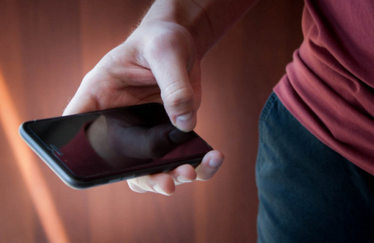 Опасни: Откриха връзката между мобилните телефони и рака на щитовидната жлеза