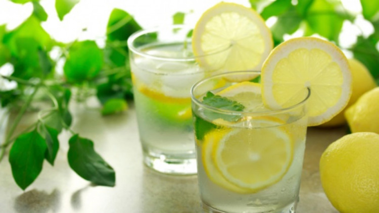 Диетолог: Уморих се да повтарям, че ползата от водата с лимон на гладно е мит