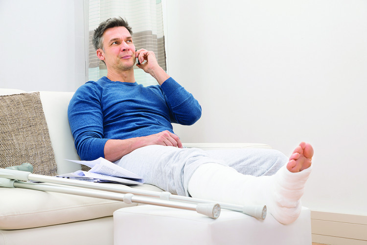 Заплаща ли Здравната каса имплантираните пирони в крака след счупване?