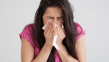 Kaк да различим COVID-19 от цветната алергия?