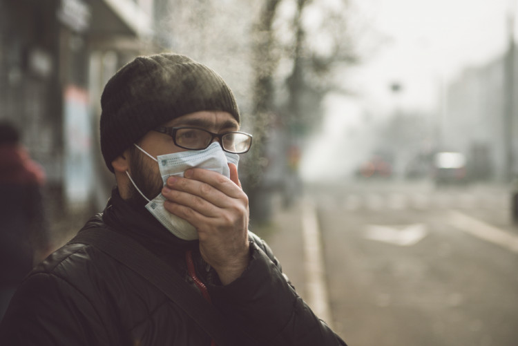Лош дъх зад защитната маска? 10 причини и лекарства за проблема