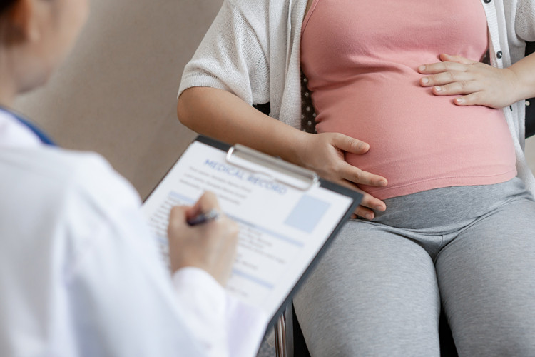 Трябва ли придружаващите заболявания да се вписват в картона на бременната?