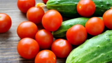 Лекарите забраняват смесването на краставици и домати, а причината е...