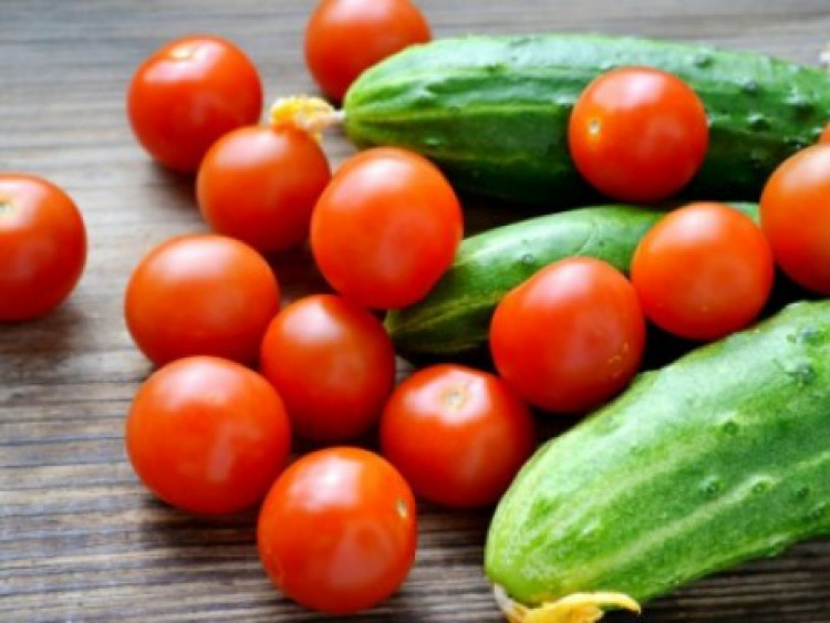 Лекарите забраняват смесването на краставици и домати, а причината е...