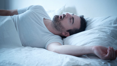 Шест признака, че дишането ви често спира по време на сън