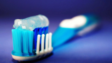 Зъболекар: Пастата за зъби бори коронавируса