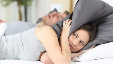 Ако съпругът ви хърка през нощта: 7 начина да се справите с проблема