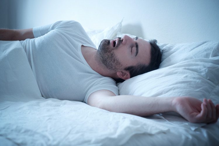 Шест признака, че дишането ви често спира по време на сън