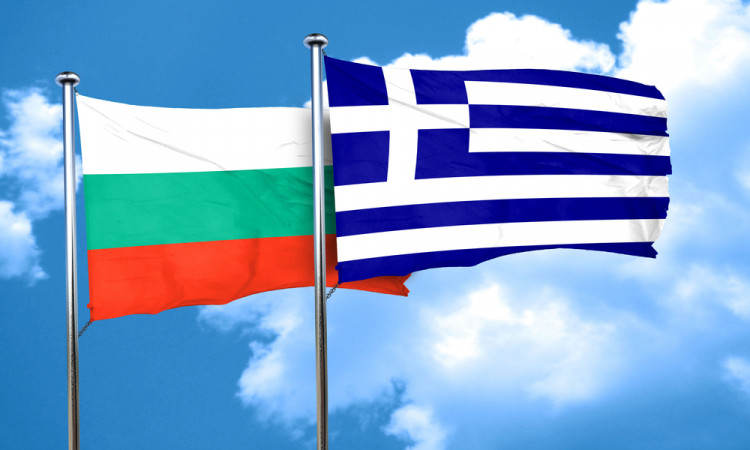 Мога ли да се самоосигурявам в България, ако съм здравноосигурена в Гърция?