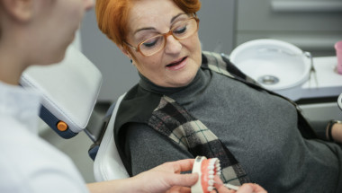 Как мога да проверя имам ли право на зъбни протези или не?