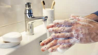 Д-р Стиляна Трендафилова: Не прекалявайте с дезинфектантите - мийте ръцете с вода и сапун