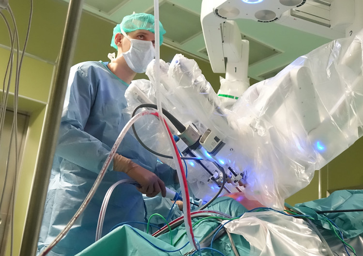 В „Токуда“ оперират бъбреци с най-новия робот „Да Винчи“