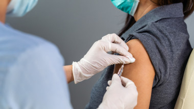 След ваксинация за COVID може да има оток на лимфни възли