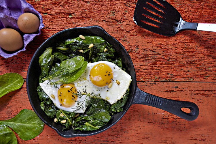 В яйцата и спанака се съдържа най-много витамин К