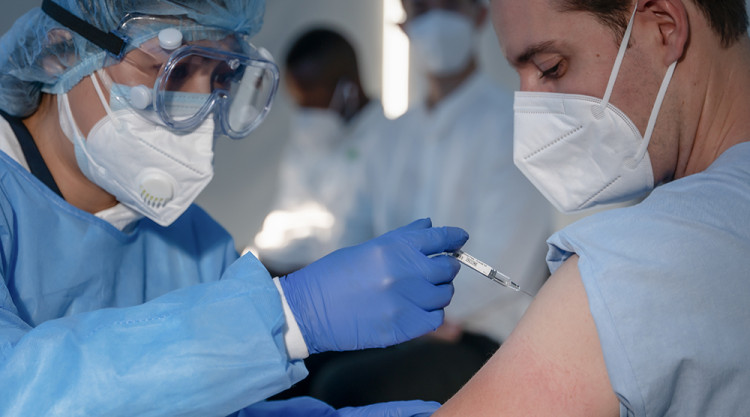 Митове за ваксинацията  при коронавирус