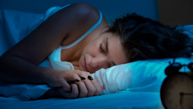 Защо тялото потрепва, когато заспим?