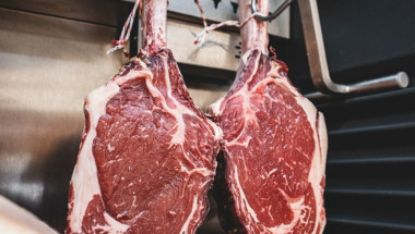 Специалист обясни трябва ли да мием месото преди готвене