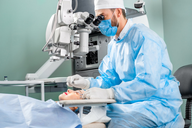 Какво покрива НЗОК при операция на катаракта?