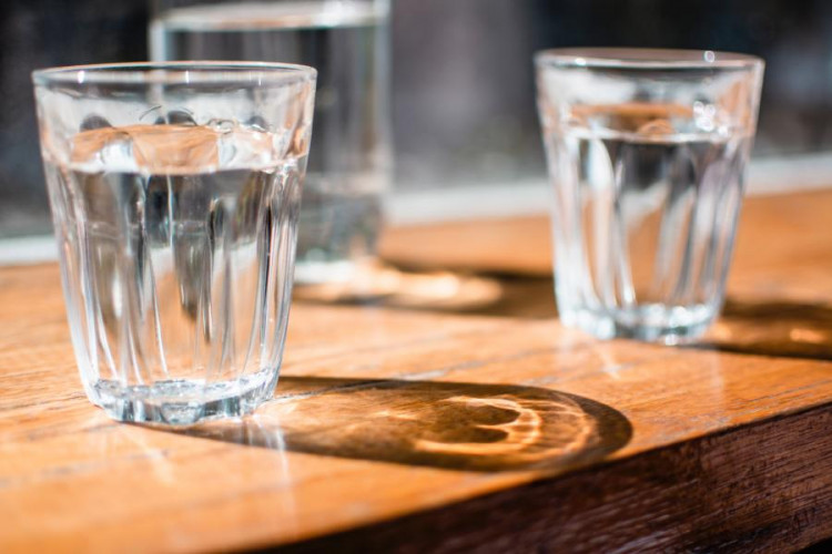 Пийте по 1 чаша топла вода сутрин и организмът ви ще ви е благодарен за тези 7 ползи