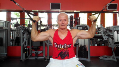 Атанас Грозев, който от над 40 години не е излизал от фитнеса и смая и Ники Китаеца, разказа тайната на успеха си ВИДЕО
