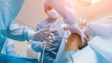 Покриват ли се разходите при операция на колянна става?