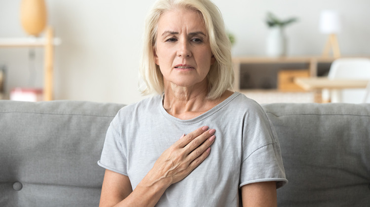 Задух и болка в гърдите – признаци  на ендометриоза на белите дробове