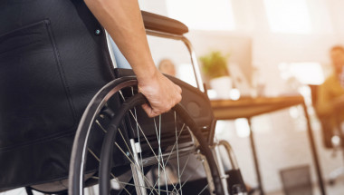 Инвалидите доплащат ли при смяна на тазобедрената става?