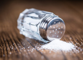 Трябва да ядем по-малко от лъжичка сол на ден