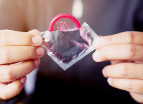 Проф. д-р Петър Петров, д.м.н.: Младите не ползват презервативи - това е безобразие!