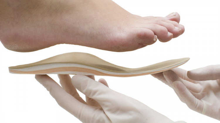 Каква е процедурата за получаване на ортопедични обувки и стелки?