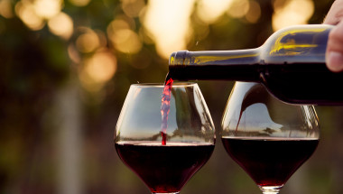 Червеното вино облекчава ли възпалението и болката при артрит?