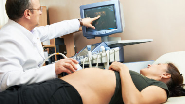 На колко изследвания с ултразвук имам право при бременност?
