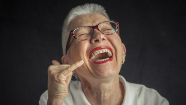 Смехът без причина - ранен симптом на болест на Алцхаймер?