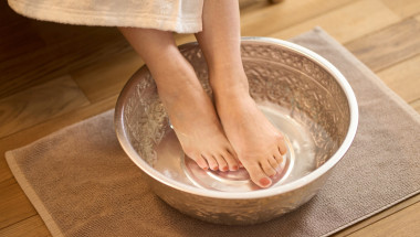 Старинна китайска практика за детоксикация чрез бани на краката