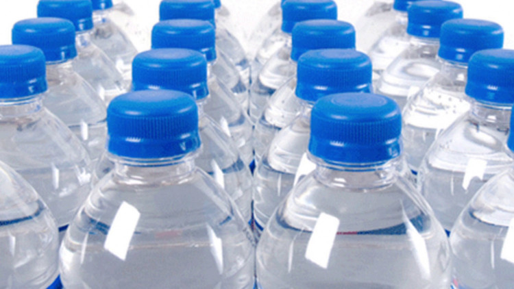 Koга водата в пластмасова бутилка става опасна за пиене