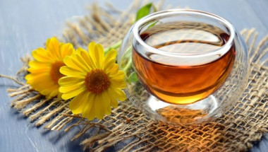 Този вкусен чай от цвете пречиства черния дроб, сваля кръвно и захарта