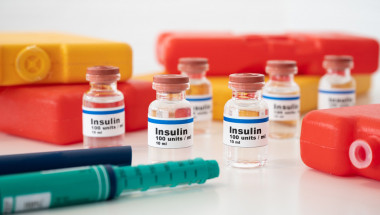 Какъв е редът за получаване на инсулин по НЗОК, извън България съм?