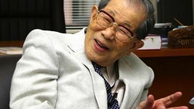 105-годишният д-р Шегеаки Хинохара разкрива 7-те тайни на японското дълголетие