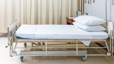 НЗОК плаща ли болничното легло на лежащо болен инвалид?