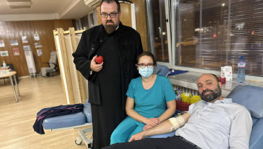 Свещеници дариха кръв във ВМА